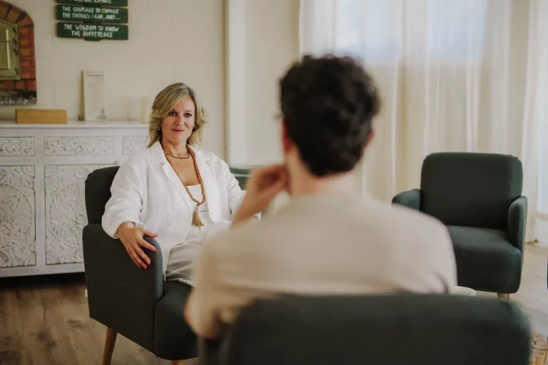 cbt-sessions-alcohol-treatment-drugs-recovery-holistic-therapies-best-rehab-spain-facilities-addiction-residential-center-men-mental-health