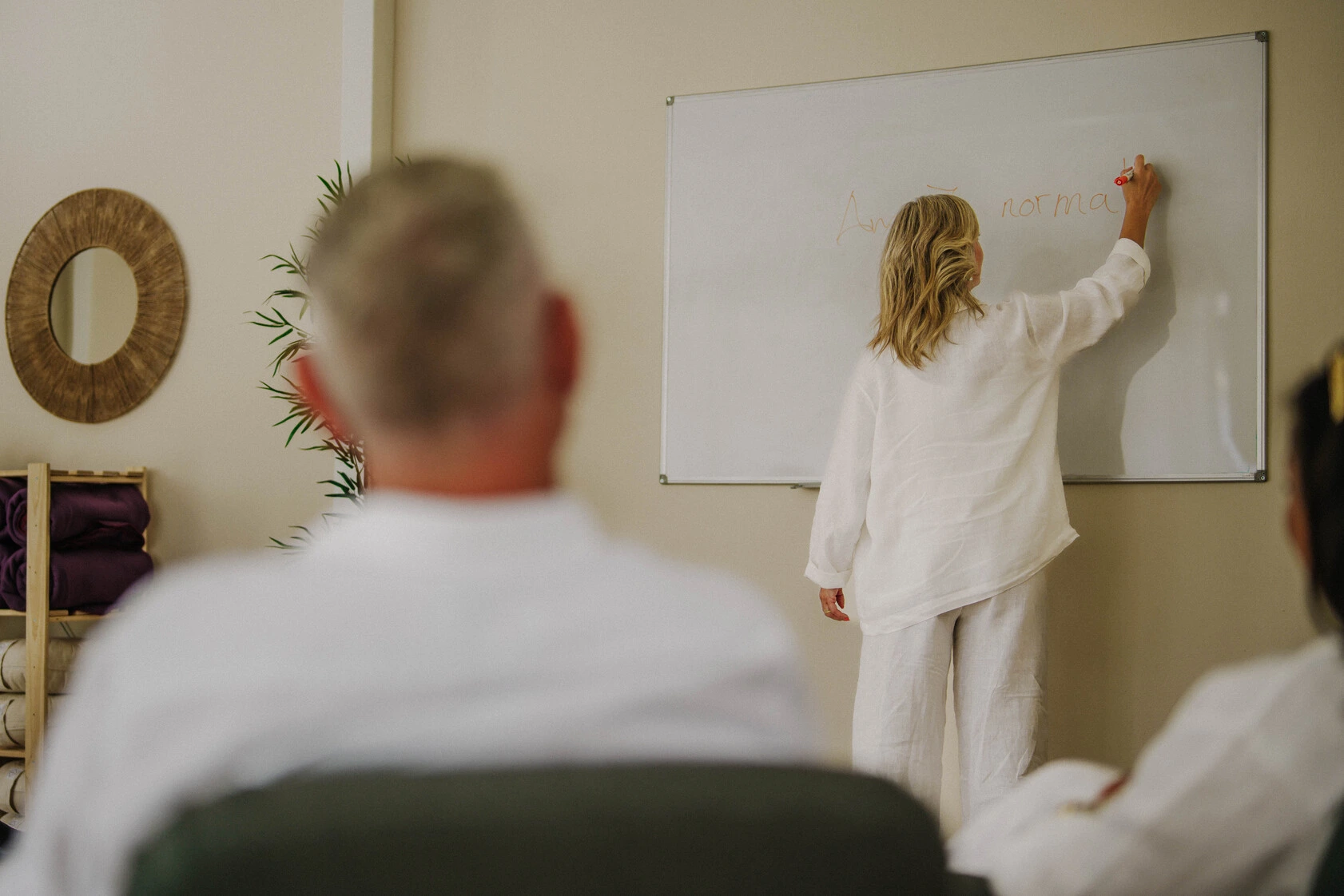 workshops-addiction-mental-health-depression-anxiety-stress-burnout-alcohol-lifetime-aftercare-innerlife-recovery-best-rehab-center-spain-damaris-intimaddict-marbella-malaga