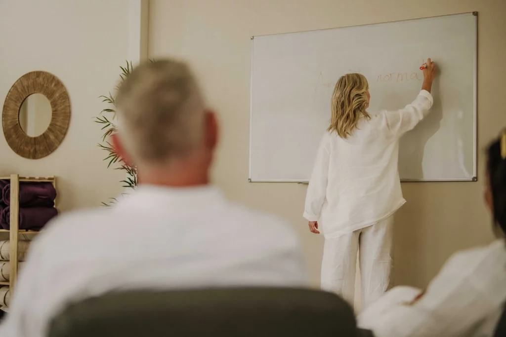 am-i-normal-workshop-damaris-lead-therapist-innerlife-recovery-rehab-spain-best-recovery-center-private-facility-marbella